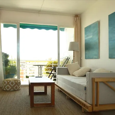 Light-filled With Sea Views 아파트 *
